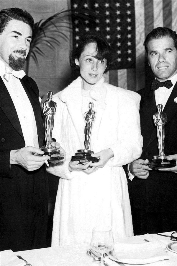1937年Luise Rainer凭借《大地》获得影后.jpg